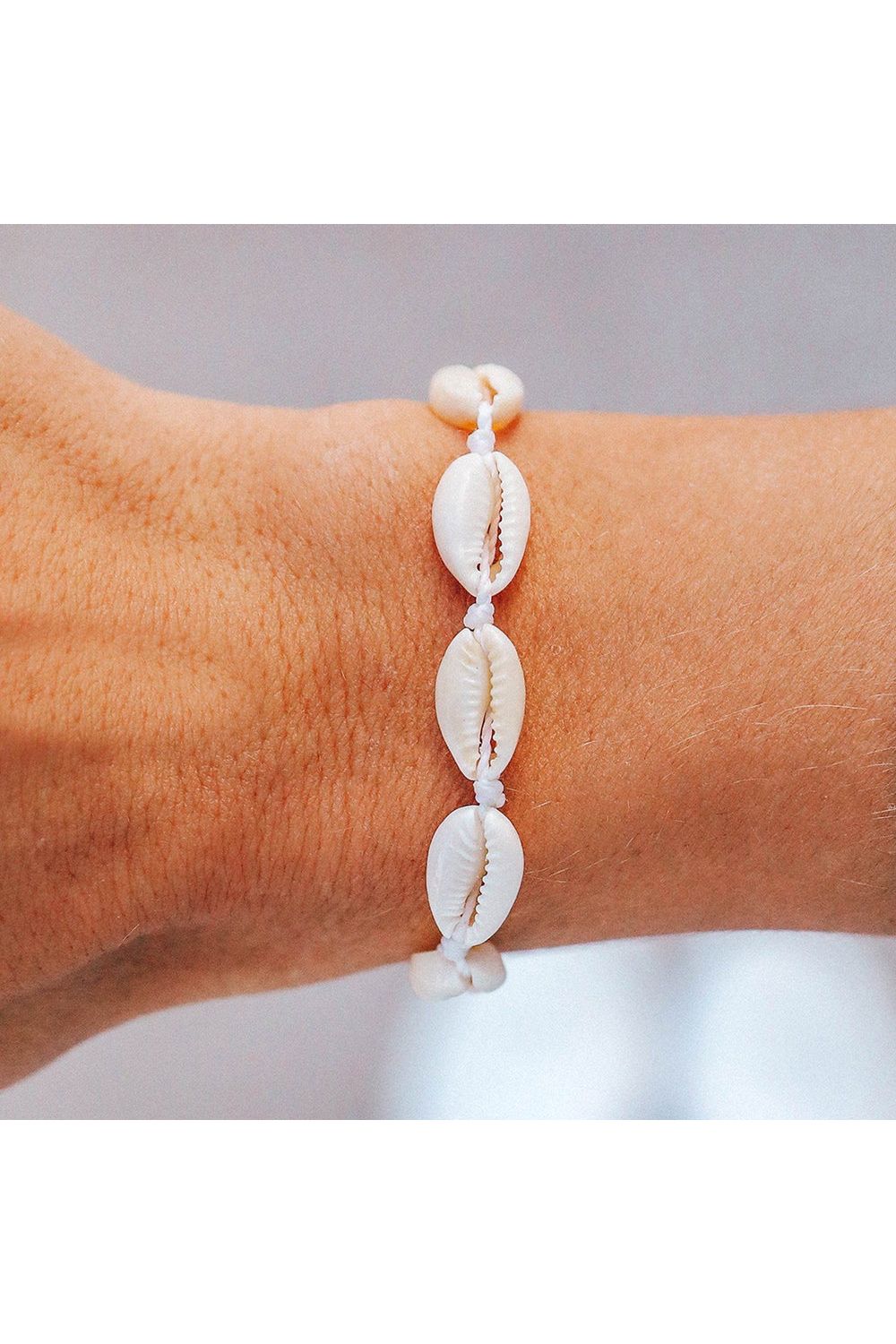 Knotted Cowries Bracelet White