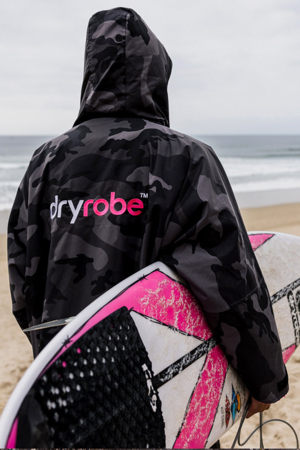 Dryrobe Advance Adult Long Sleeve Changing Robe Black Camo/Pink