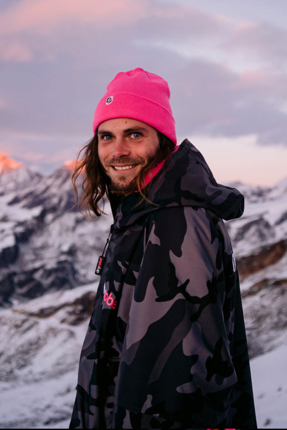 Dryrobe Advance Adult Long Sleeve Changing Robe Black Camo/Pink