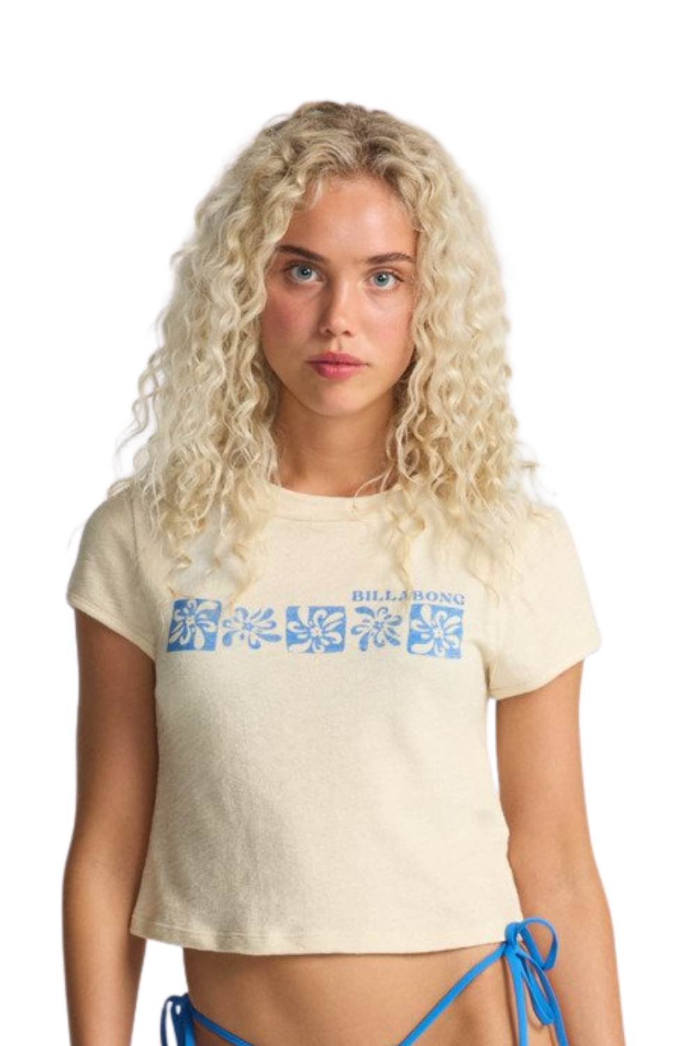 Person wearing a white cropped T-shirt with blue print