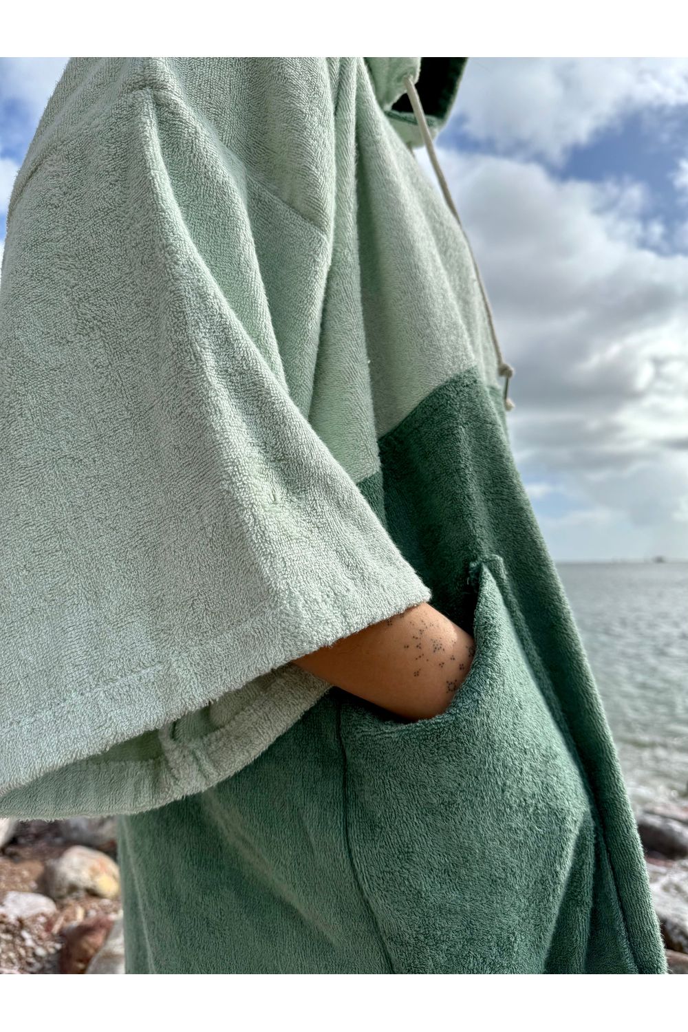 Tiki Surf Adults Cosy Towel Robe Surf Spray