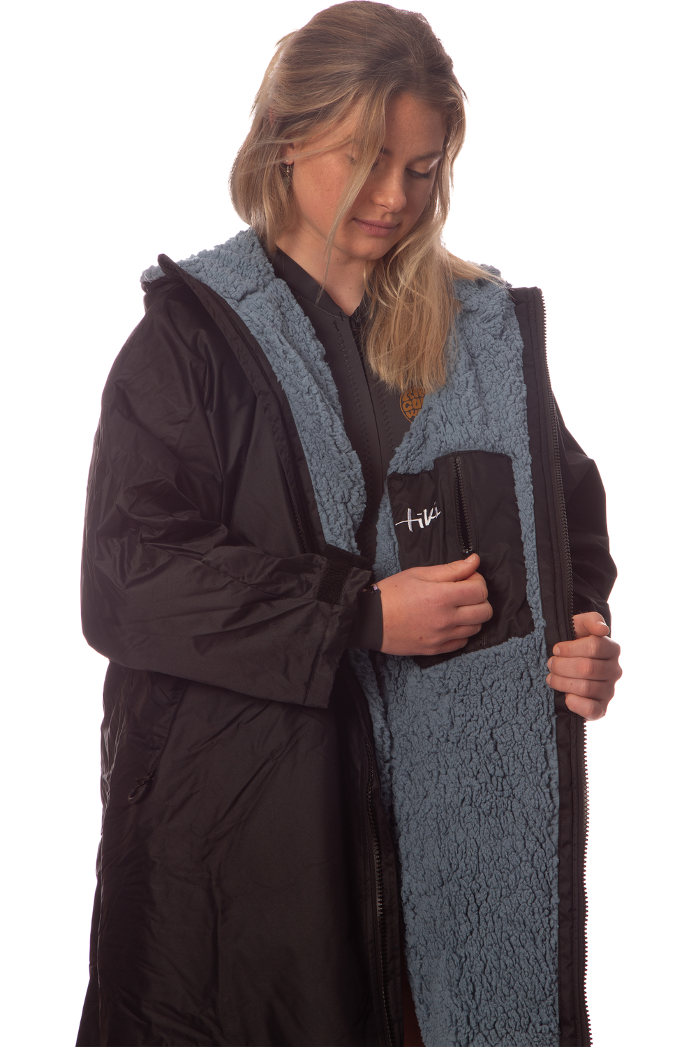 Tiki Tech Robe Black With Sea Storm Lining