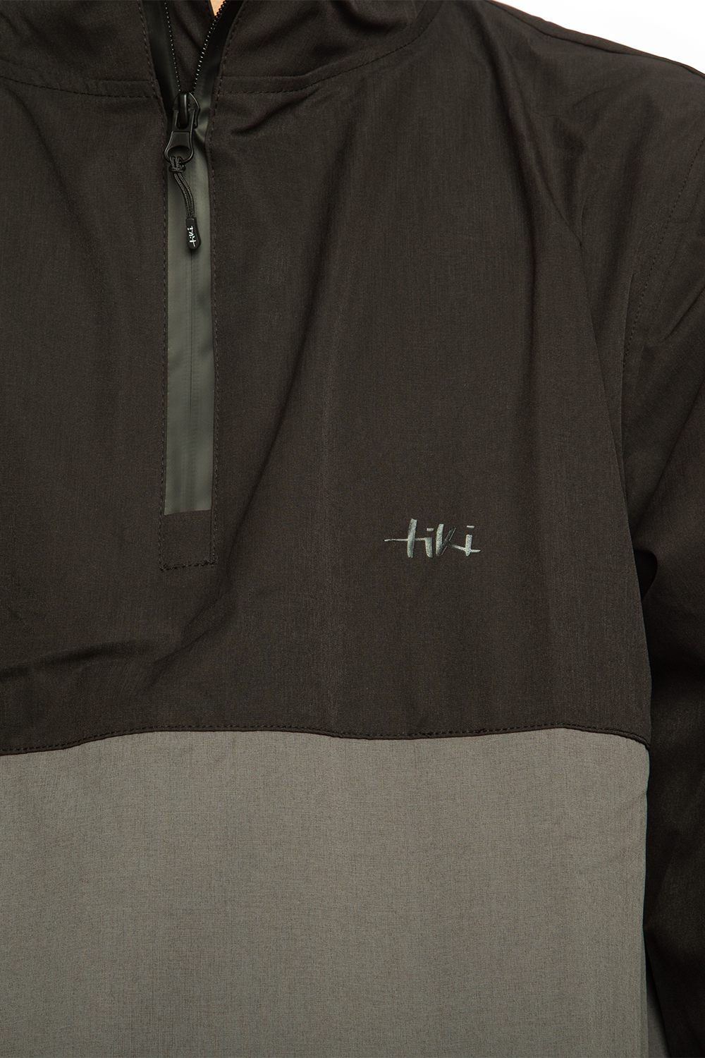 Tiki Barn Jacket in Black / Graphite