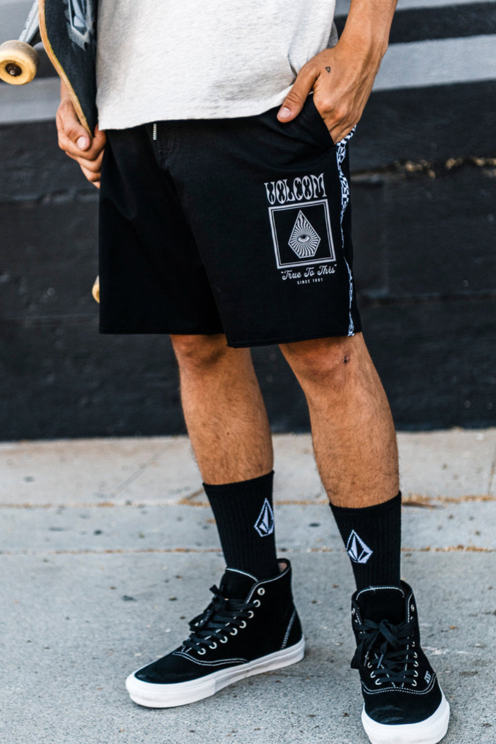 Volcom Yewster Loose Stoney Mens 18" Boardshorts Black