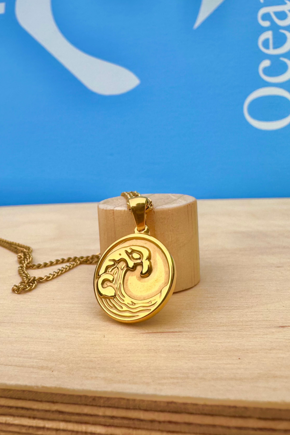 Ocean Jewel Wave Pendant Necklace Gold