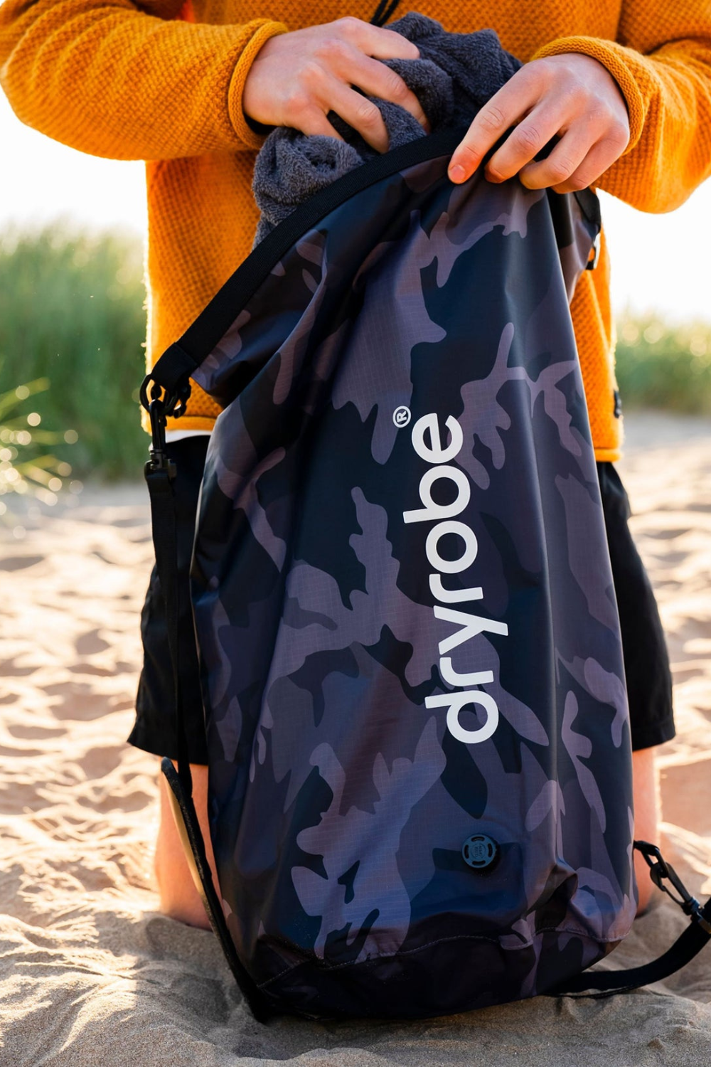 Dryrobe Dryrobe 33L Compression Bag Black Camouflage