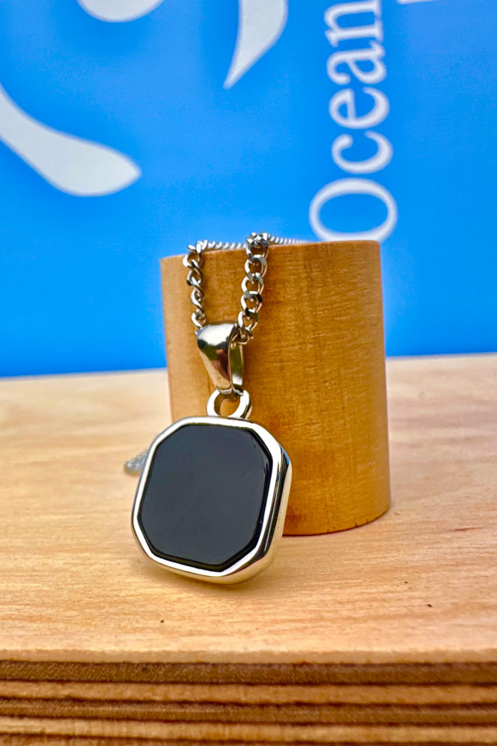 Silver necklace with an Onyx Stone Pendant 
