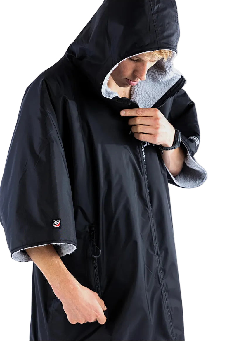 Dryrobe Advance Short Sleeve Changing Robe Black/Grey