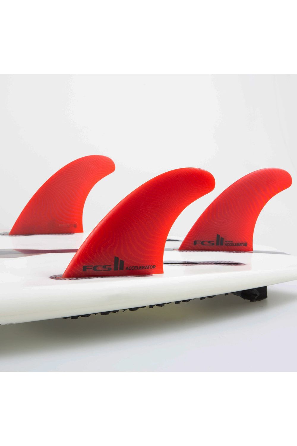 FCS II Accelerator Neo Glass Medium Red Tri Fins